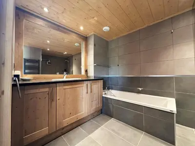 a bathroom with a bath tub and a sink at Superbe duplex, proche télécabine, animaux acceptés - FR-1-624-13 in Samoëns
