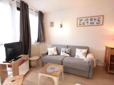 a living room with a couch and a tv at Charme au centre d'Arâches : 2 pièces + coin montagne, 4/5 pers, proche pistes et commerces - FR-1-572-154 in Les Carroz d'Araches