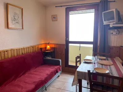 a table with plates on it in a room at Appartement skis aux pieds, balcon, parking privé - FR-1-624-15 in Samoëns