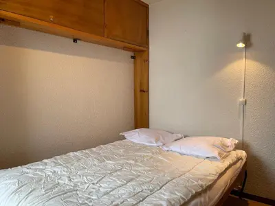 a balcony with a view of the mountains at Appartement skis aux pieds, balcon, parking privé - FR-1-624-15 in Samoëns