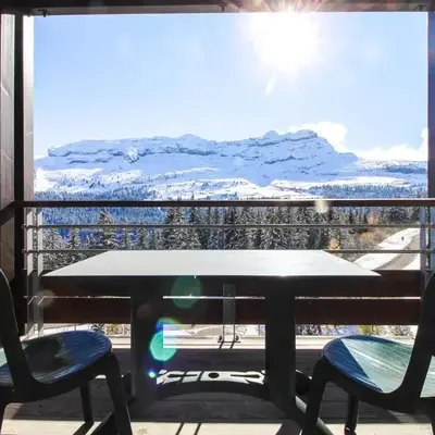 South-facing renovated 2-bed apartment Les Terrasses d'Eos