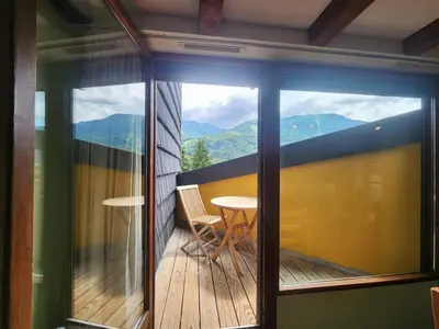 a balcony with a table and a view of mountains at Charmant appartement 2 pièces mezzanine, animaux admis, Samoëns - FR-1-629-53 in Samoëns