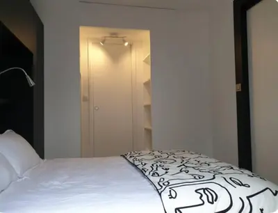 a bedroom with a bed and a closet at Appartement Paccard, Centre Ville in Chamonix-Mont-Blanc