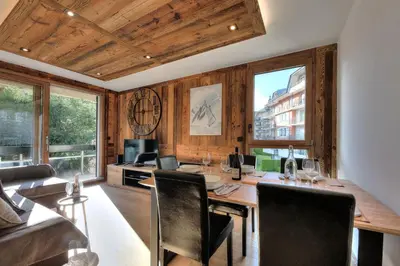 a living room with a table with chairs and a desk at Appartement familial au pied de la télécabine 4* in Saint-Gervais-les-Bains