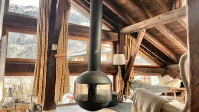 a living room with a fireplace in a cabin at 90m2 hypercentre, terrace, next to ski lift in Chamonix-Mont-Blanc