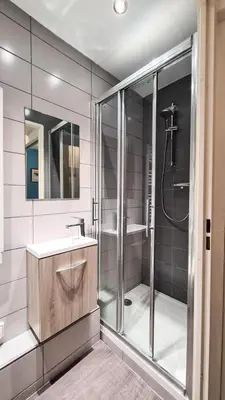a bathroom with a shower and a sink at Résidence Les Terrasses De Veret - Appartement lumineux · Au pied des pistes · Piscine · Spa MAE-5444 in Flaine