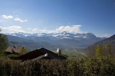 a view of a mountain range with mountains in the distance at Chalet cosy proche Tramway du Mont-Blanc et centre in Saint-Gervais-les-Bains