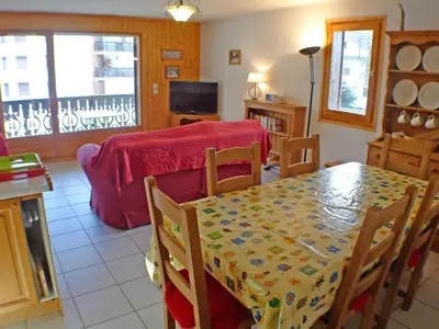 a living room with a table and a couch at Charmant T4 à Samoëns avec Balcon et Parking, 6 Pers. - FR-1-629-87 in Samoëns