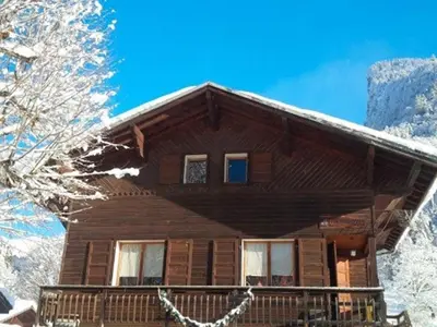 a log cabin in the snow on a mountain at Chalet Gentiane - un lieu idéal pour des vacances en famille ou entre amis - FR-1-629-88 in Samoëns