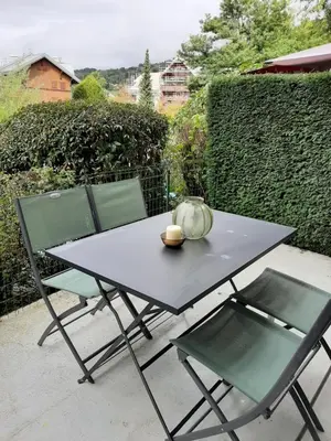 a table and two chairs with a bowl on it at Appartement avec terrasse centre samoens in Samoëns