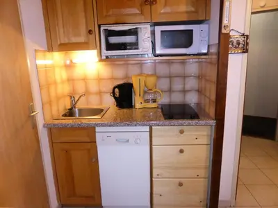 a small kitchen with a sink and a microwave at Résidence Combettes - Les Combettes D258 MAE-0324 in Les Contamines-Montjoie