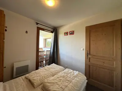a room with a balcony with a view of the mountains at Confortable appartement 3 chambres avec WiFi pour 8 personnes - FR-1-642-7 in Morillon
