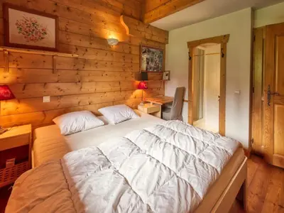 a bedroom with a bed in a wooden wall at Duplex 10 pers. au pied des pistes à Morillon - FR-1-642-2 in Morillon
