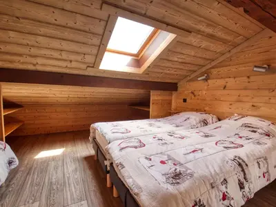 two beds in a log cabin with a window at Chalet au pied des pistes, sauna et terrasse, pour 12 pers. - FR-1-642-5 in Morillon