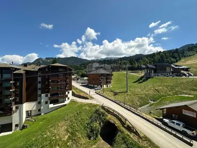 an aerial view of a city with buildings and a road at Duplex pieds des pistes avec parking et animaux acceptés - FR-1-642-19 in Morillon