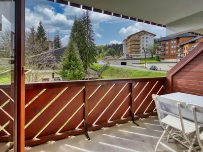 a balcony with a table and chairs and a view at Appartement confortable 6 pers, proche jardin d'enfants - FR-1-642-15 in Morillon