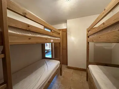 a small room with two bunk beds in it at Appartement 2 ch - 6 pers - Pieds des pistes à Morillon - FR-1-642-21 in Morillon