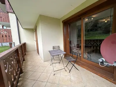 a balcony with a table and chairs on a porch at Appartement 2 ch - 6 pers - Pieds des pistes à Morillon - FR-1-642-21 in Morillon