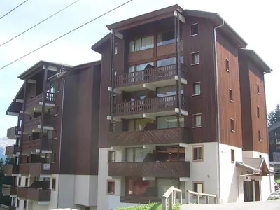 a group of people sitting in chairs in the snow at Charmant appartement 6 pers, balcon avec vue montagne, confort moderne, non-fumeur - FR-1-642-32 in Morillon