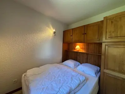 a small bedroom with a bed with a window at Charmant appartement 6 pers, balcon avec vue montagne, confort moderne, non-fumeur - FR-1-642-32 in Morillon