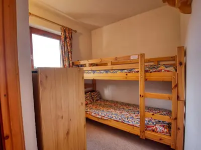 a bedroom with two bunk beds and a window at Appartement confortable 6 pers au pied des pistes à Morillon - FR-1-642-37 in Morillon