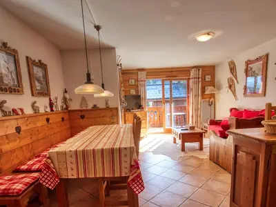 a living room with a table and a couch at Bel appartement 3 ch, déco montagne, au pied des pistes - FR-1-642-57 in Morillon