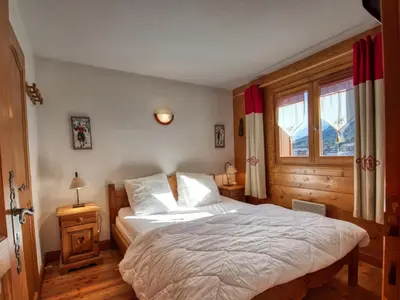 a bedroom with a large bed and a window at Bel appartement 3 ch, déco montagne, au pied des pistes - FR-1-642-57 in Morillon