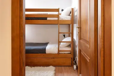 a bedroom with a white bed and a window at Les Grand Balcon - 2ch - 2 balcons - Randonnée - Escalade - Lac des Chavants in Les Houches