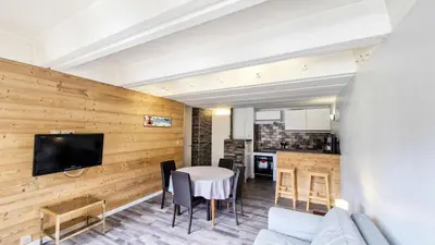 a living room with a table and a tv at Résidence Betelgeuse - Appartement confortable · Proche des pistes et des commerces · Balcon MAE-7376 in Flaine