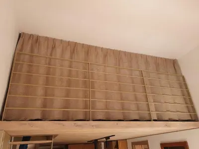 a curtain on top of a window in a room at Appartement Premium à Flaine, altitude 1740 m, 8 à 10 personnes, au pied des pistes, piscine, jacuzzi, sauna, hammam et salle de sport in Flaine