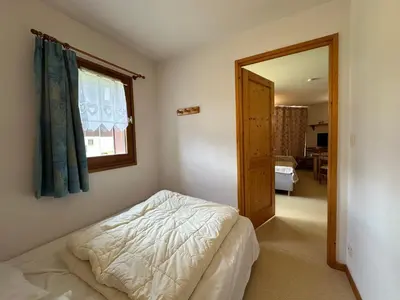 a bedroom with a bed and a window at Appartement spacieux 6 pers. proche jardin d'enfants - FR-1-642-58 in Morillon