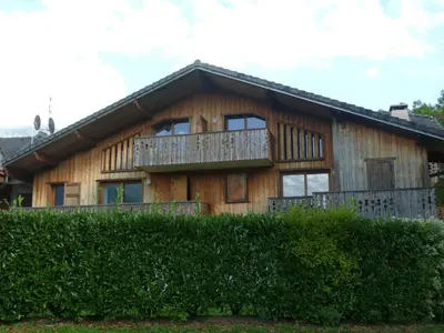 a wooden house with a balcony and a fence at Confortable T2 proche télécabine Grand Massif - FR-1-624-41 in Samoëns