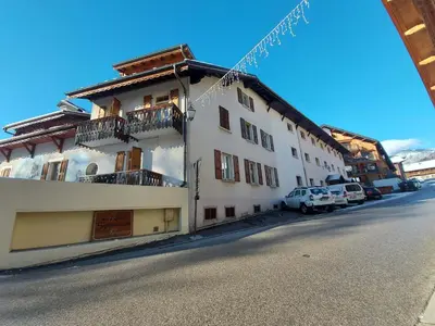 a white building on the side of a street at Appartement sud chaleureux, proche centre et ski, WIFI - FR-1-624-14 in Samoëns