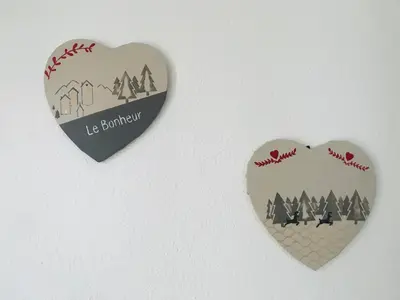 two hearts with a picture of a forest at Appartement T3 cosy avec terrasse et parking, animaux admis, au pied de la navette ski-bus - FR-1-629-96 in Samoëns