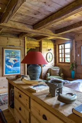 a living room with a table with a lamp on it at Arthaus Megève in Demi-Quartier