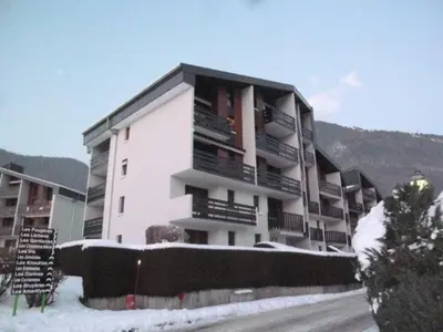 a building with snow on the ground in front of it at Appartement charmant avec balcon et casier à ski à Samoëns - FR-1-624-89 in Samoëns