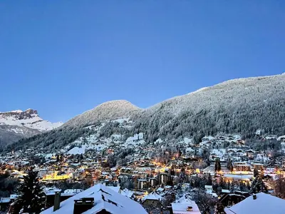 a town in the snow with mountains in the background at CHAMBRE INDÉPENDANTE avec SALLE DE BAIN INDÉPENDANTE au RDC d un chalet à 25 kms Chamonix in Saint-Gervais-les-Bains