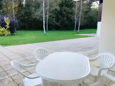a white table and chairs on a patio at Confortable 3 pièces avec terrasse, idéal pour 6 personnes - FR-1-629-100 in Samoëns