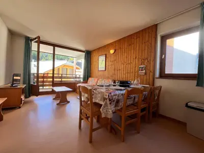 a dining room with a table and chairs and a window at Appartement lumineux au pied des pistes avec accès direct Grand Massif - FR-1-624-100 in Morillon
