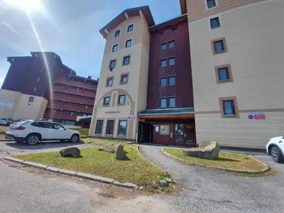 a building with a car parked in a parking lot at Appartement lumineux au pied des pistes avec accès direct Grand Massif - FR-1-624-100 in Morillon