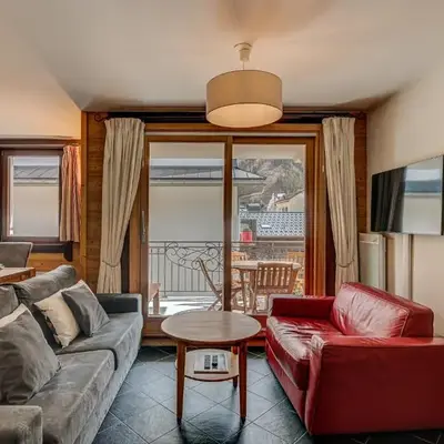 APARTMENT LE PARADIS 2 - ALPES TRAVEL - CENTRAL CHAMONIX (sleeps4-5)