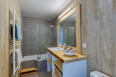 a bathroom with a sink and a shower at Le Petit Balcon avec vue sur le Mont-Blanc in Chamonix-Mont-Blanc