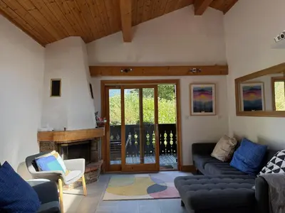 a living room with a couch and a fireplace at Chalet Kandahar - Piscine intérieure - Parc & Lac des Chavants - Escalade - Sentiers de Randonnée in Les Houches