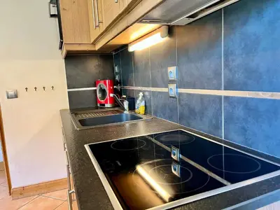 a small kitchen with a sink and a microwave at Appartement T2 avec grande terrasse et animaux acceptés - FR-1-624-105 in Samoëns