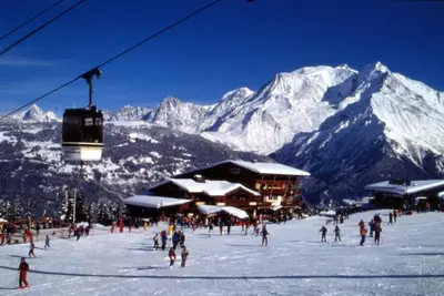 a group of people on a ski slope with a ski lift at Le Refuge in Saint-Gervais-les-Bains