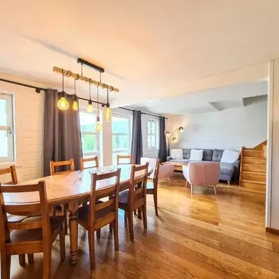 Chalet spacieux avec poêle à bois
