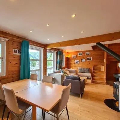 Chalet lumineux avec poêle à bois et WIFI gratuit - 6 à 8 personnes - Garage - FR-1-425-117