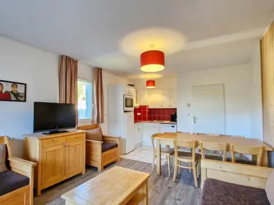 a living room with a dining room table and a kitchen at Appartement spacieux au centre, balcon, animaux acceptés - FR-1-425-130 in Flaine