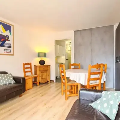 Appartement rénové 3 pièces · Centre station · Balcon · 6 personnes - FR-1-425-126