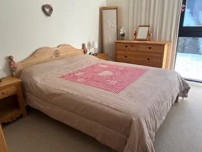 a bedroom with a bed and a dresser and a window at Appartement lumineux au pied des pistes avec WIFI gratuit - FR-1-425-145 in Flaine